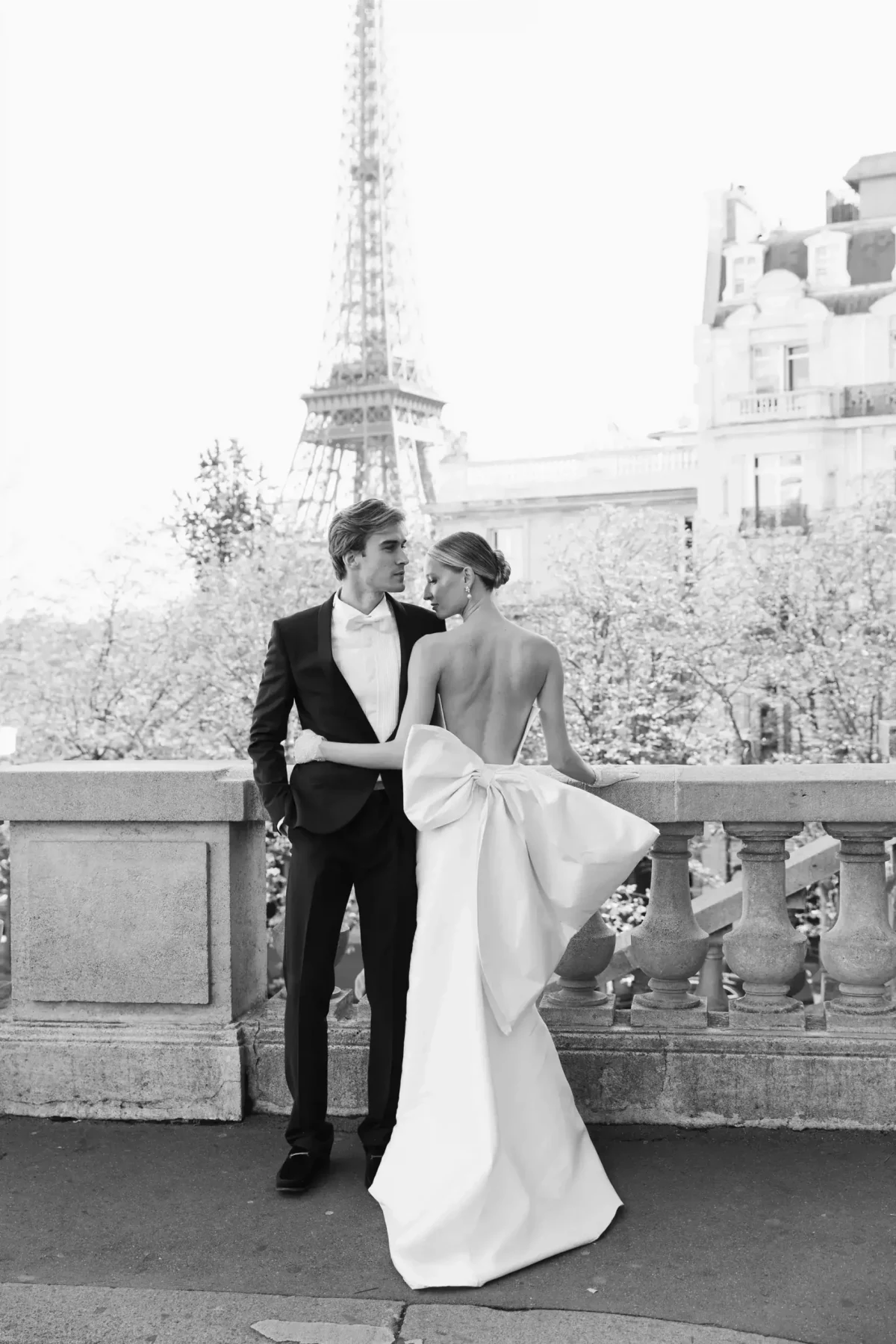 Photographe mariage Paris Tour Eiffel rue Camoens